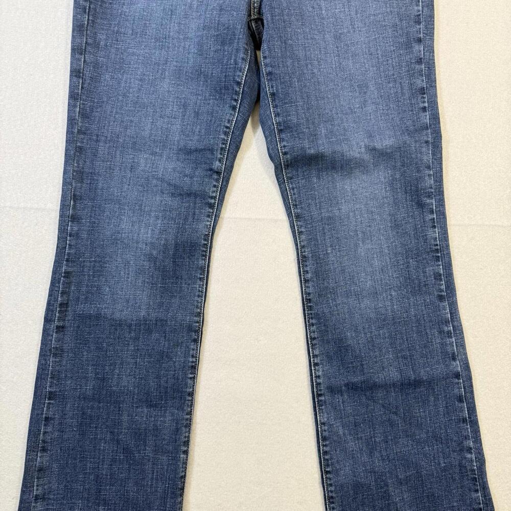 Levi’s Classic Bootcut Jeans Womens Size 6 Medium Wash Stretch Denim 31” Inseam - Picture 3 of 16